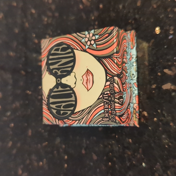 Benefit "Galifornia" Mini Blush. - Picture 2 of 4